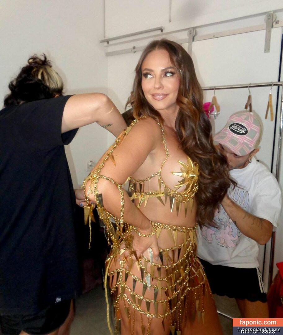 Paolla Oliveira nua em flagras e poses sensuais - Foto 242857