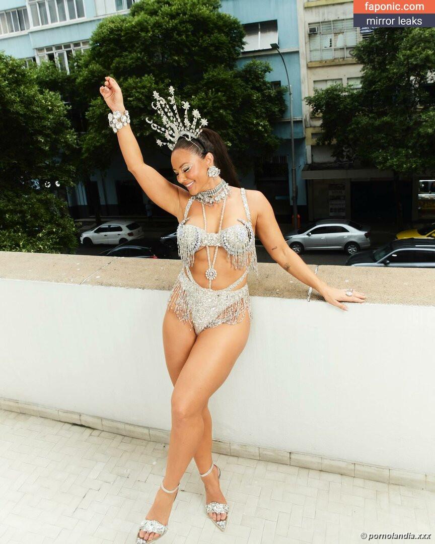 Paolla Oliveira nua em flagras e poses sensuais - Foto 242871