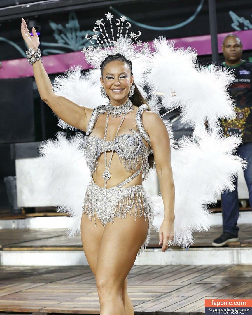 Paolla Oliveira nua em flagras e poses sensuais - Foto 242872
