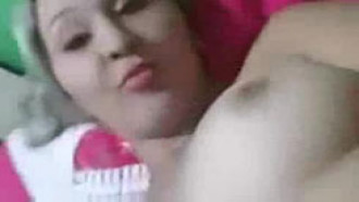 Loira gostosa muito linda filmando o corpo pelada