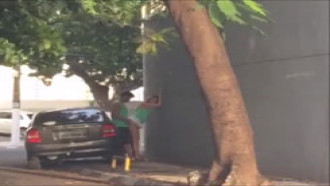 Flagra casal fazendo sexo na rua no Carnaval de Salvador
