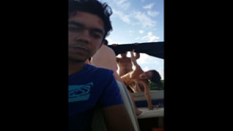 Filmou escondido a foda swing de casal na escuna