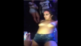 Novinhas Tiraram A Roupa No Baile Funk E Vazou No WhatsApp