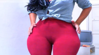 Dançando de leggings vermelha Claudiahotpants