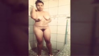 Camila ribeiro exibindo seu corpo