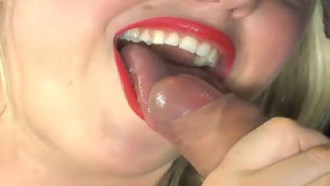 Lindo Boquete da Loira Com Gozada Na Boca
