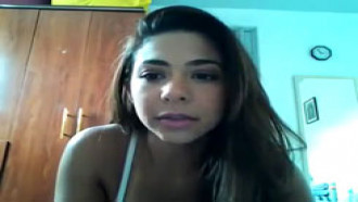 Gostosa dançando de pijama socado