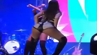 Cantora Anitta dançando bumbum granada