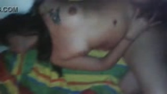 Novinha fodendo com a xota cabeluda