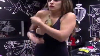 Vivian Amorim mostrando os peitos grandes no BBB 17