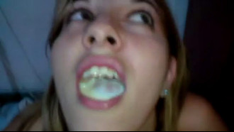 Loirinha boqueteira dando o cuzinho