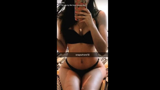 Jovens garotas e suas fotos nuas e vídeos pornô amador