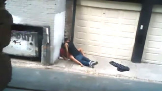 Câmera de segurança flagra puta transando na rua