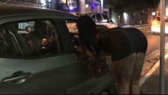 Travesti da rua augusta pagando boquete