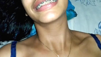 Novinha tentando dar o cu