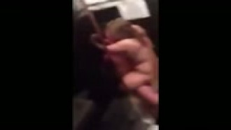 Flagrou e filmou escondido o irmão fazendo sexo